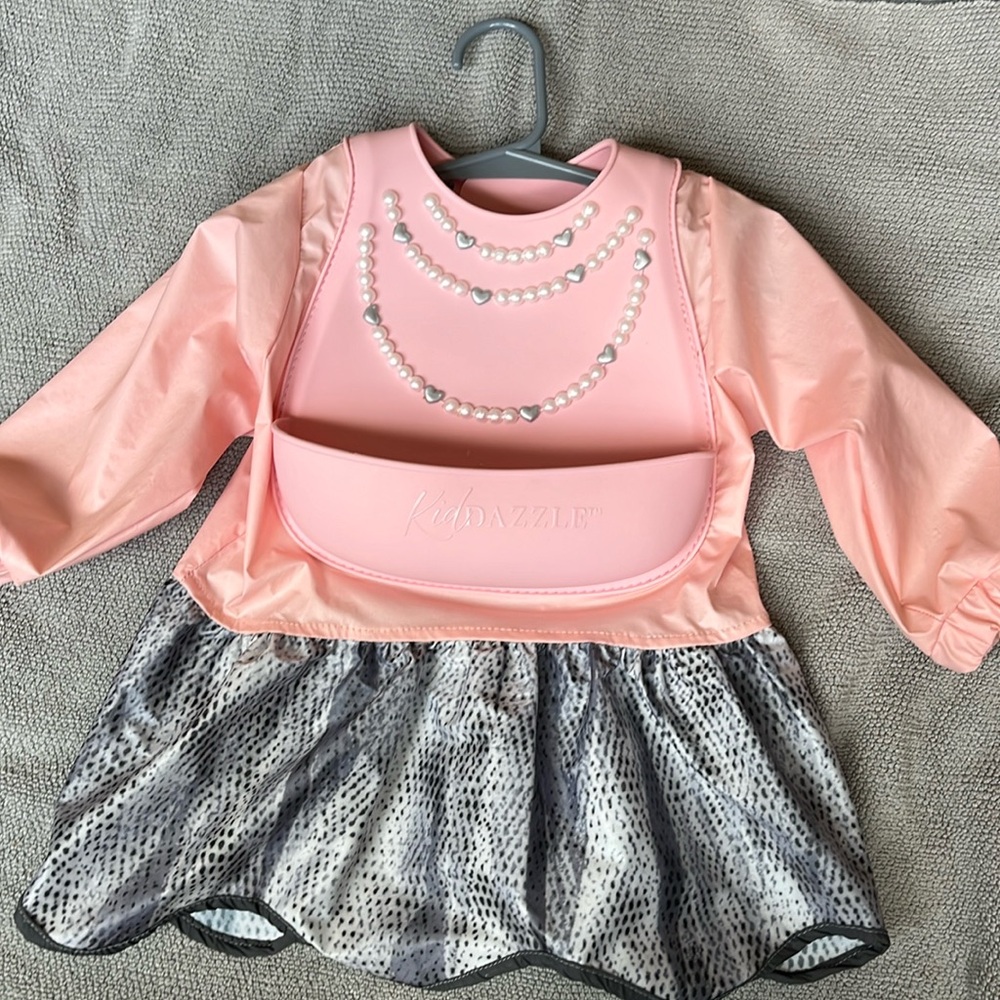 Kid dazzle bib